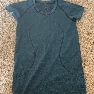 size 2 lulu lemon short sleeve top